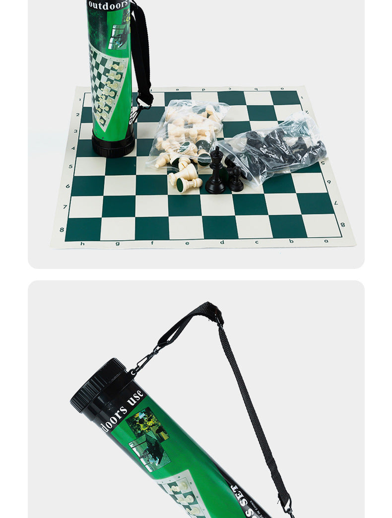 Juego de ajedrez portátil para exteriores con piezas de cuero sintético.