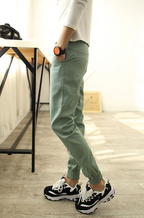 Pantalones deportivos tipo harem para hombre