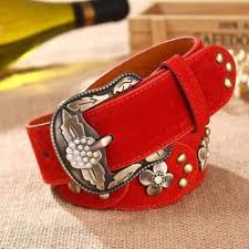 Elegante cinturón ancho para mujer con hebilla de pedrería.