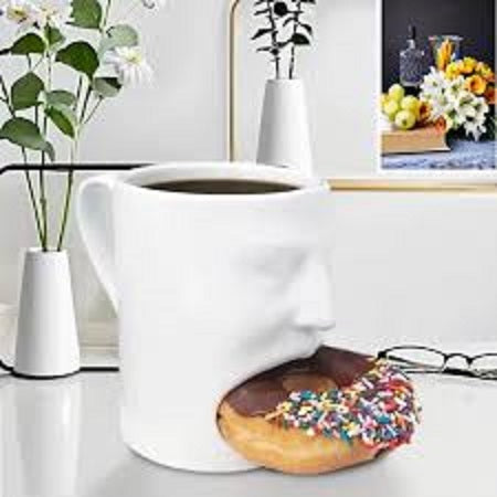 Taza de desayuno, taza de leche y taza de café.