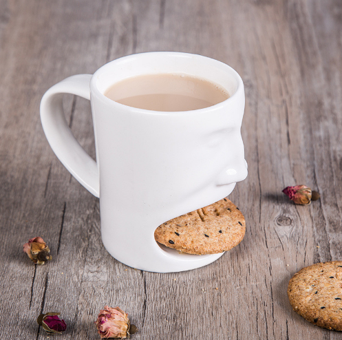 Taza de desayuno, taza de leche y taza de café.