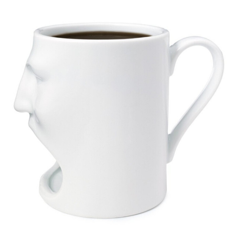 Taza de desayuno, taza de leche y taza de café.