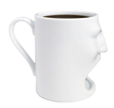 Taza de desayuno, taza de leche y taza de café.