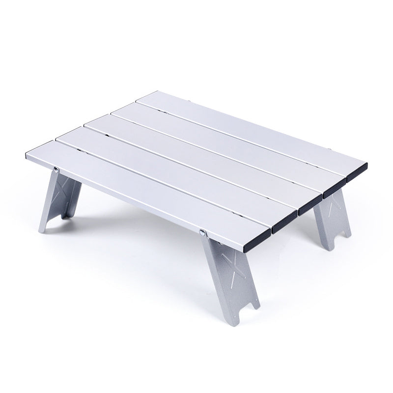 Mesa plegable ultraligera portátil para actividades al aire libre.